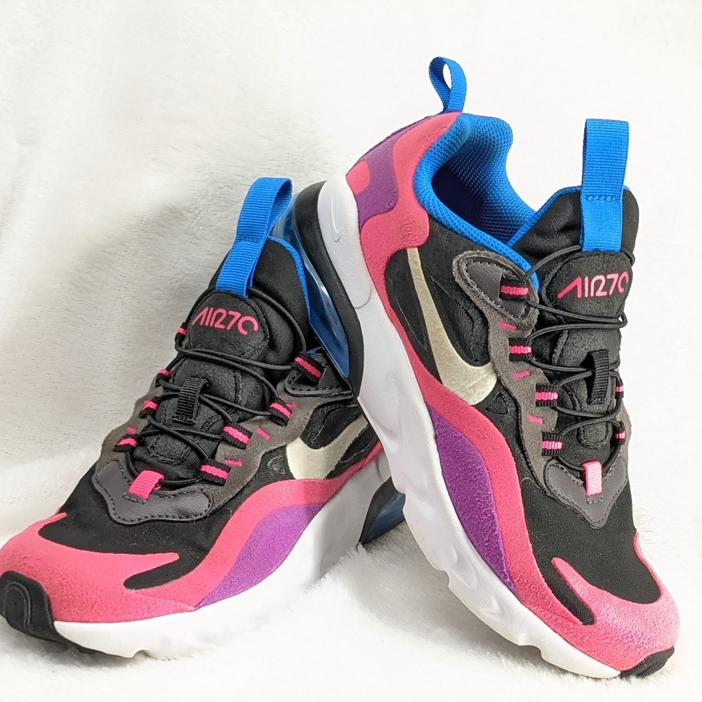 Girls nike.
